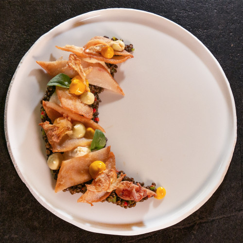 Опушени калмари с леща белуга