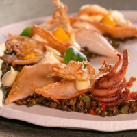 Опушени калмари с леща белуга