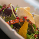 Градинска салата с мус от козе сирене