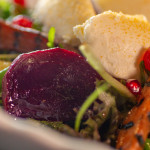 Градинска салата с мус от козе сирене